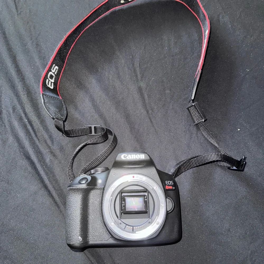 Canon EOS Rebel T7 DSLR Video retro lens kit with EF-S 18-55mm and EF 75-300mm
